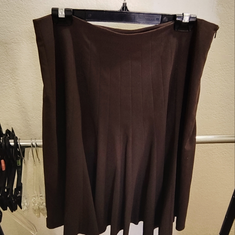 Pleated front Grace Element skirt